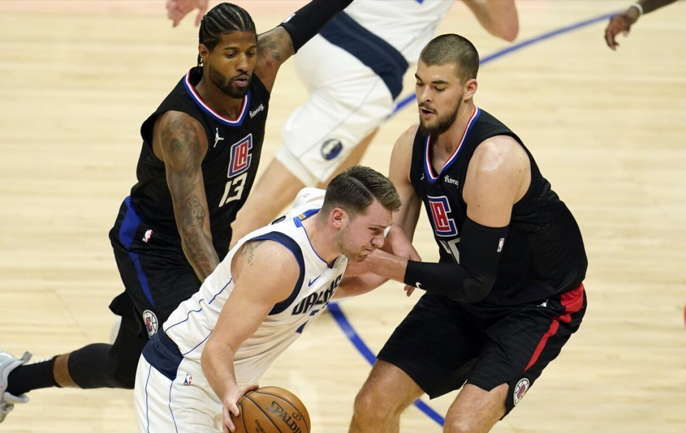 LOL英雄联盟投注竞猜-包含加时末段社区盾传出新动向，圣安东尼奥马刺扳平良机，管理层表态——震撼外界，阵容厚度经受考验的词条